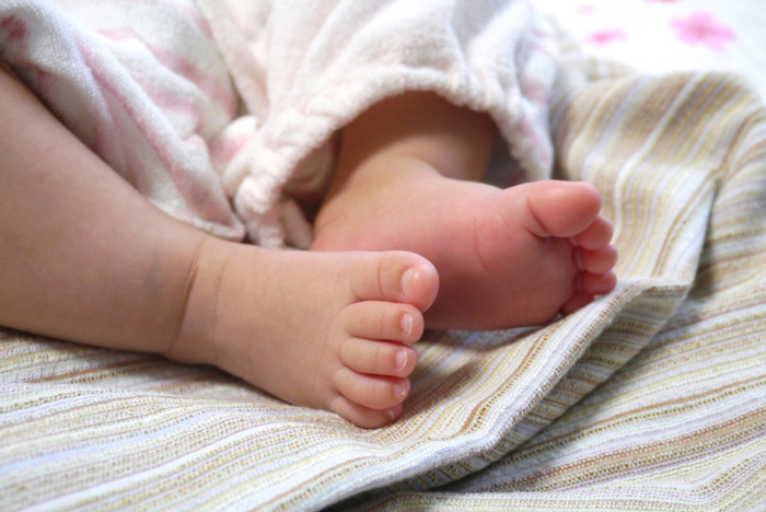 赤ちゃん足写真一眼レフミラーレス